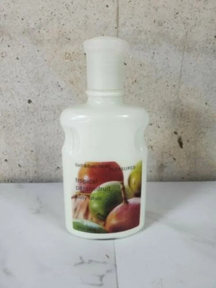 TROPICAL PASSIONFRUIT Body lotion Bath and Body Works discontinued 8 oz‎